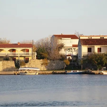 And With Parking Space Nin, Zadar - 5805 Guest house 3*