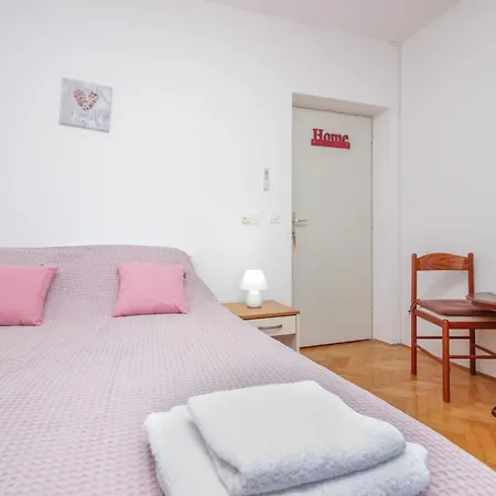 And With Parking Space Nin, Zadar - 5805 Guest house 3*